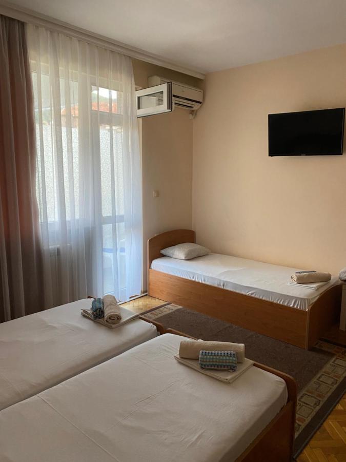 Family Hotel "May" Petrich  Ngoại thất bức ảnh