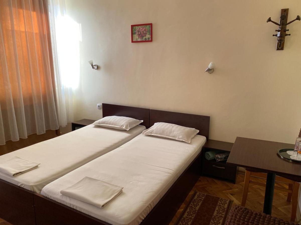 Family Hotel "May" Petrich  Ngoại thất bức ảnh