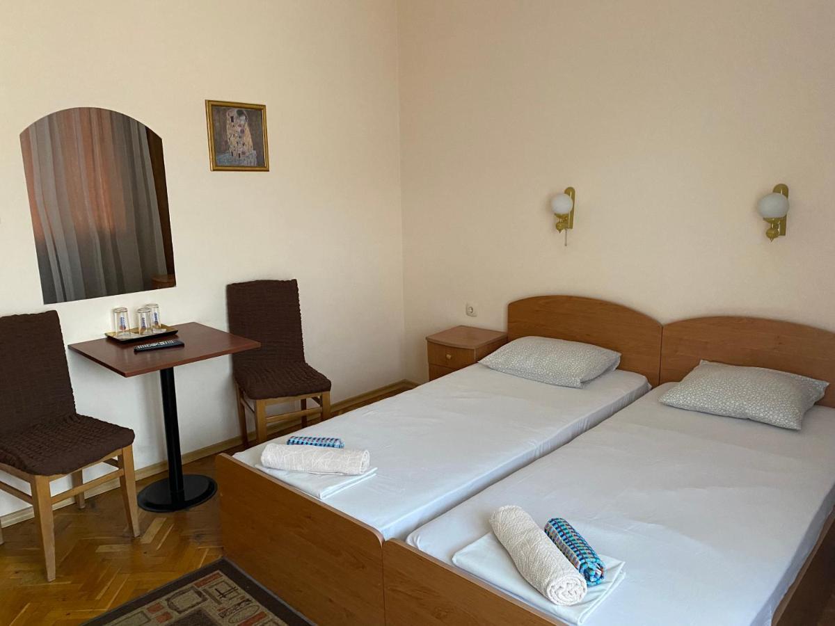Family Hotel "May" Petrich  Ngoại thất bức ảnh