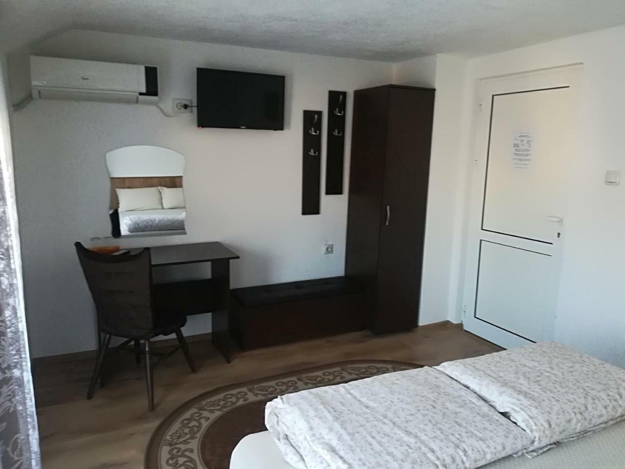 Family Hotel "May" Petrich  Ngoại thất bức ảnh